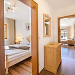 Alpengarten Apartamento *